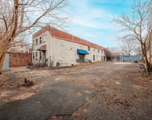6,000 SF + 16,000 SF outdoor space