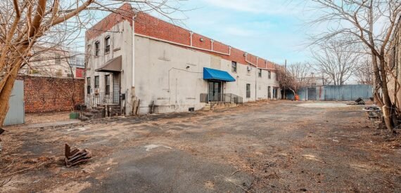 6,000 SF + 16,000 SF outdoor space