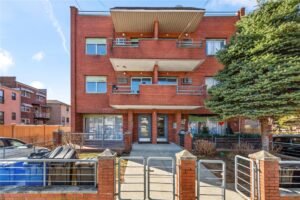 8 Units For Sale in the Heart of Woodside