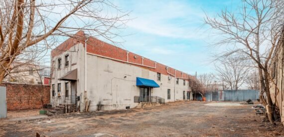 6,000 SF + 16,000 SF outdoor space