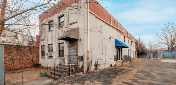 6,000 SF + 16,000 SF outdoor space