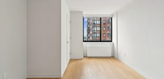 Junior 1 Bed/ Columbus Circle