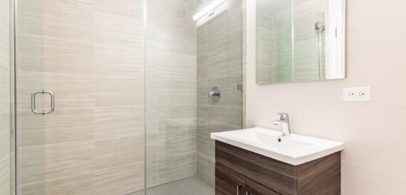 Studio/ Hells Kitchen/ Short distance to express trains