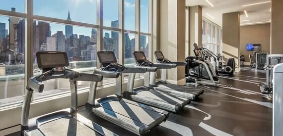 NO FEE! 51st Floor 1BR unit facing East in Full Amenity Building!