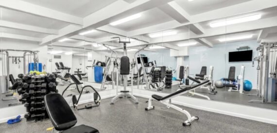 Turtle Bay Studio/ 24 Hr Doorman/ Gym/ Laundry