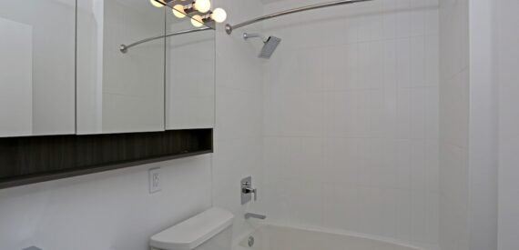flex 3 bed room/Hells kitchen