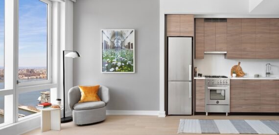 NO FEE! Renovated Studio In a Luxury Highrise!