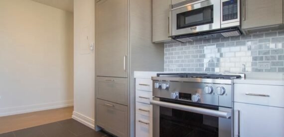 NO FEE! 51st Floor 1BR unit facing East in Full Amenity Building!