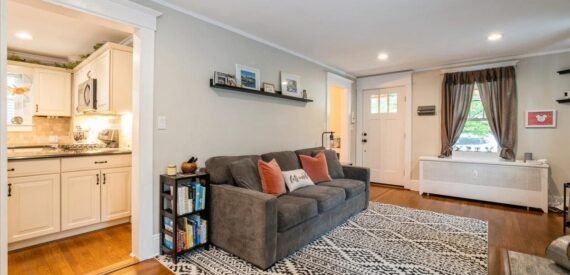 Single Family House in Glen Cove, NY