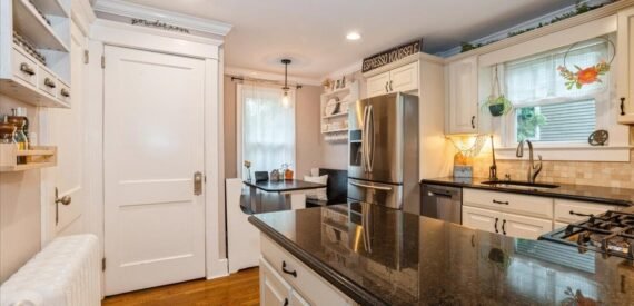 Single Family House in Glen Cove, NY