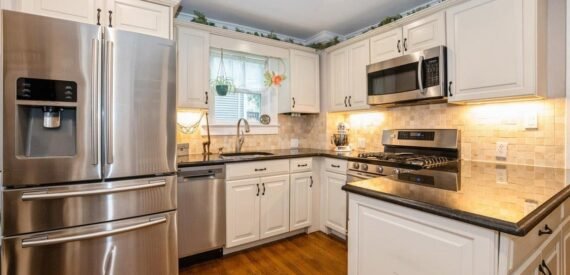 Single Family House in Glen Cove, NY