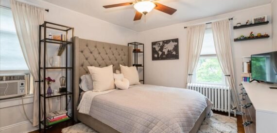 Single Family House in Glen Cove, NY