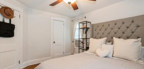 Single Family House in Glen Cove, NY