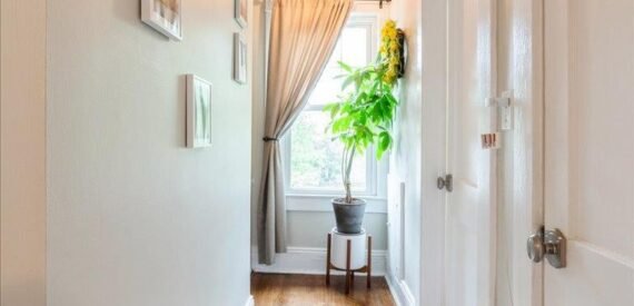 Single Family House in Glen Cove, NY