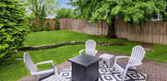 Single Family House in Glen Cove, NY