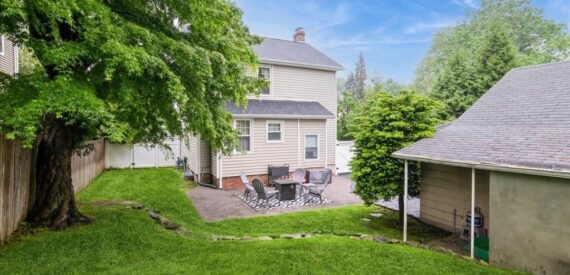 Single Family House in Glen Cove, NY