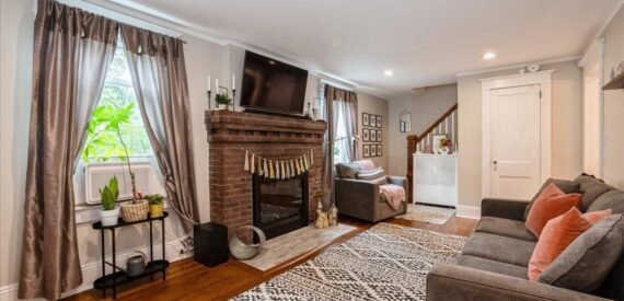 Single Family House in Glen Cove, NY