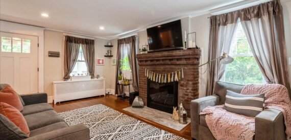 Single Family House in Glen Cove, NY