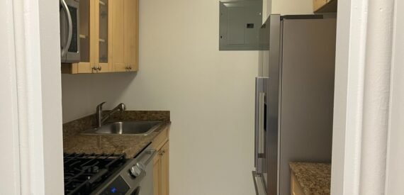 NO Fee! Sunny &amp; Newly Renovated Studio