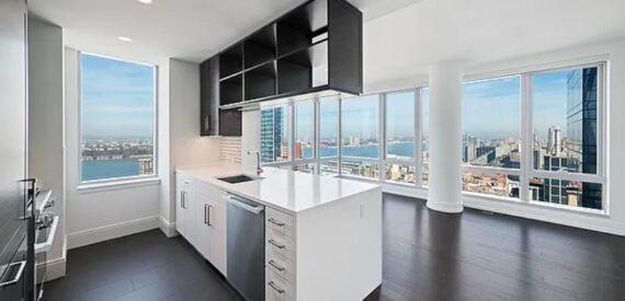 NO FEE- 2BR/2Bath! N/W Exposure &amp; W/D in Unit