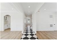 Single Family House in Glen Cove, NY