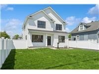 Single Family House in Glen Cove, NY