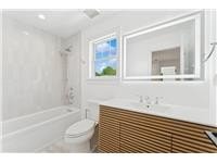 Single Family House in Glen Cove, NY