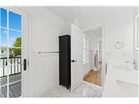 Single Family House in Glen Cove, NY