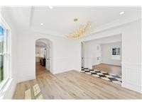 Single Family House in Glen Cove, NY