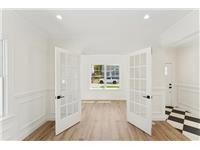 Single Family House in Glen Cove, NY