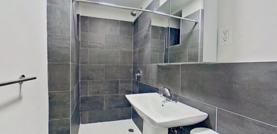 NEW GUT RENO – 6BR/3BA – DUPLEX – W&#038;D