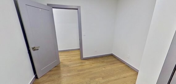 NEW GUT RENO – 6BR/3BA – DUPLEX – W&#038;D