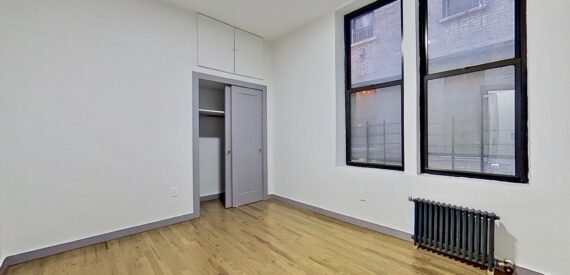 NEW GUT RENO – 6BR/3BA – DUPLEX – W&#038;D