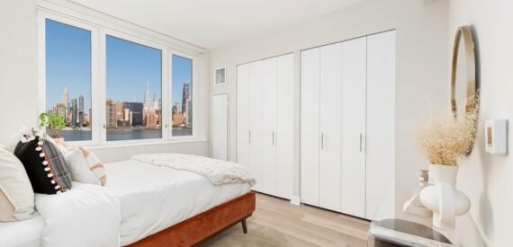 BREATHTAKING – 3BR / 2BA- FLEX 3 – W/D LONG ISLAND CITY