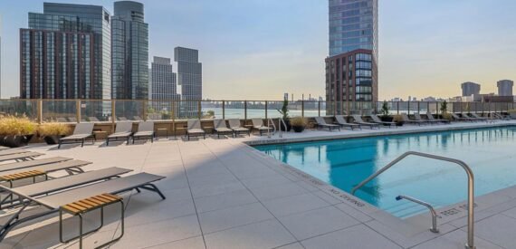 BREATHTAKING – 3BR / 2BA- FLEX 3 – W/D LONG ISLAND CITY