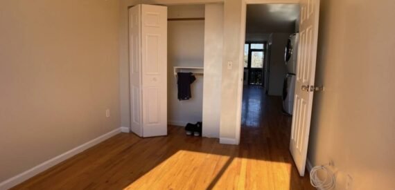 Nice apartment avaialble, 2nd floor (Maspeth)
