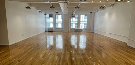 Office Space with Pantry &amp; Dividable Loft – No Fee – W 37th St (Midtown West)