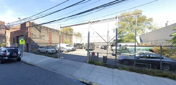 Warehouse*Developement*Investment Property*Parking*Can Deliver Vacant (Scholes St, Williamsburg, Brooklyn)