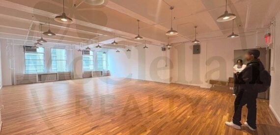 Wide Office Loft, Hardwood Floor, Nice Aesthetic (Midtown West)