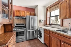 Co-op HDFC with Bright Views, Large Elevator, and Exceptional Value – West 159th (Inwood / Washington Heights)