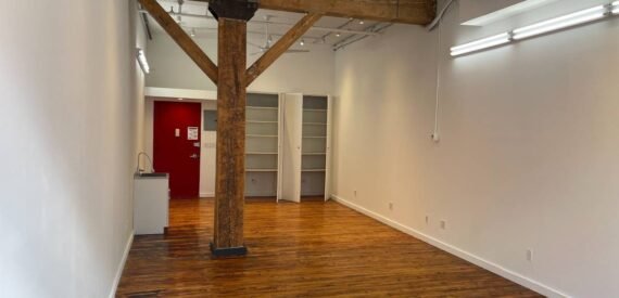 1st FLOOR 12 FOOT CEILING NEARBY LOUNGE OFFICE/STUDIO 1F (Greenpoint Brooklyn)