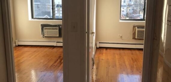 Nice apartment avaialble, 2nd floor (Maspeth)