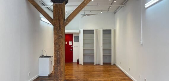 1st FLOOR 12 FOOT CEILING NEARBY LOUNGE OFFICE/STUDIO 1F (Greenpoint Brooklyn)