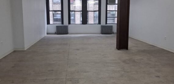 Office*Bright *Front view*Dividable*1-10 yrs*bet 7-8 ave*W38 (Midtown West)