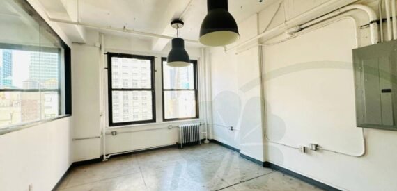 Half Floor Loft Office, Creative Light manufacturing. (Midtown West)