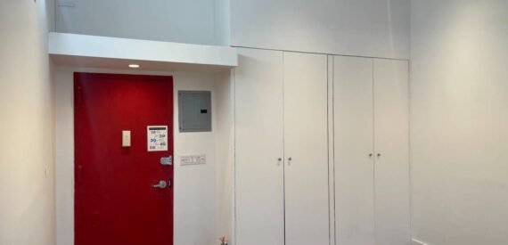 1st FLOOR 12 FOOT CEILING NEARBY LOUNGE OFFICE/STUDIO 1F (Greenpoint Brooklyn)