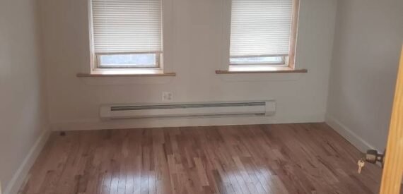 2BR – Fully Renovated Sunlit Apartment | Tenant Pays Electric &amp; Gas (Rutland Rd)
