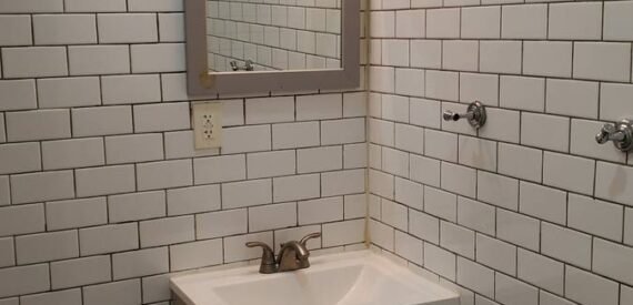 3BR – Renovated Apartment with Backyard Access | Tenant Pays Electric &amp; Gas (Brownsville)