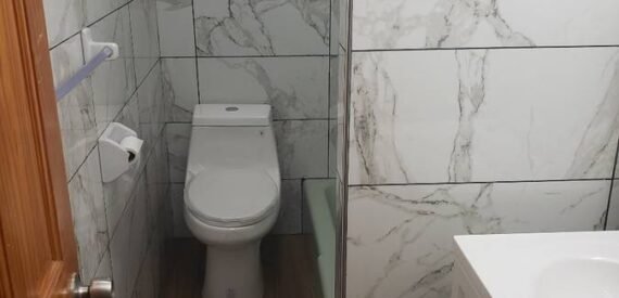 2BR – Fully Renovated Sunlit Apartment | Tenant Pays Electric &amp; Gas (Rutland Rd)