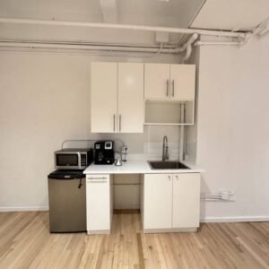 Office Space with Pantry & Dividable Loft – No Fee – W 37th St (Midtown West)